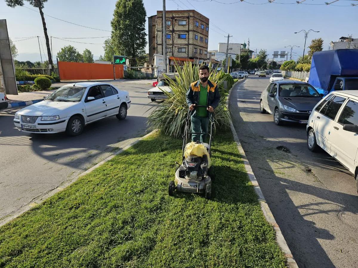 1402 07 23گزارش6 - چمن زنی بلوار یوسفیان-1402/07/23