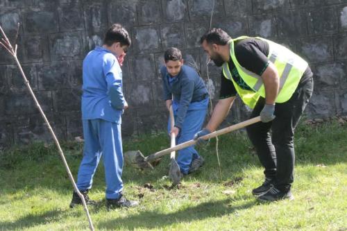 پارک آلاله 5 - گزارش-آلاله کاشت درخت دانش آموزان