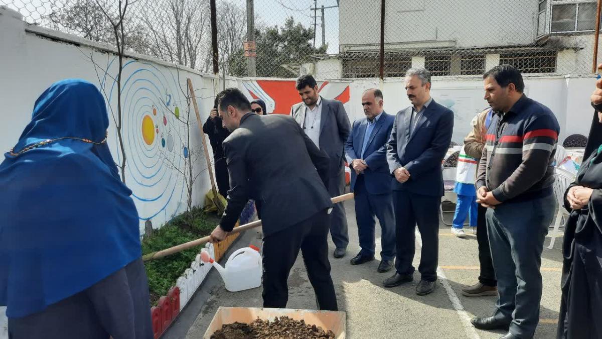 درختکاری 2 - زنگ درختکاری در مدارس آمل