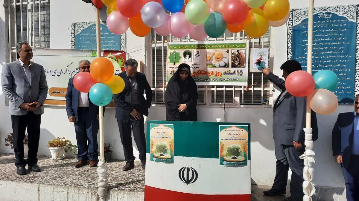 درختکاری 5 - زنگ درختکاری در مدارس آمل